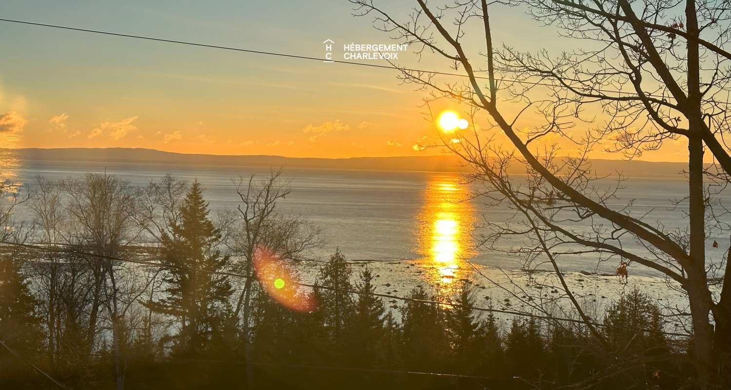 AUB-150 - Vue majestueuse sur le fleuve et le massif de Charlevoix